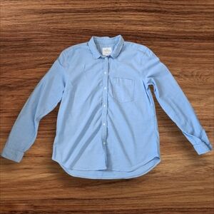 American Eagle Light Blue Chambray Button Down Shirt. Sz. M
